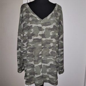 NWT! Hey Samy Oversized Camo V-Neck - L